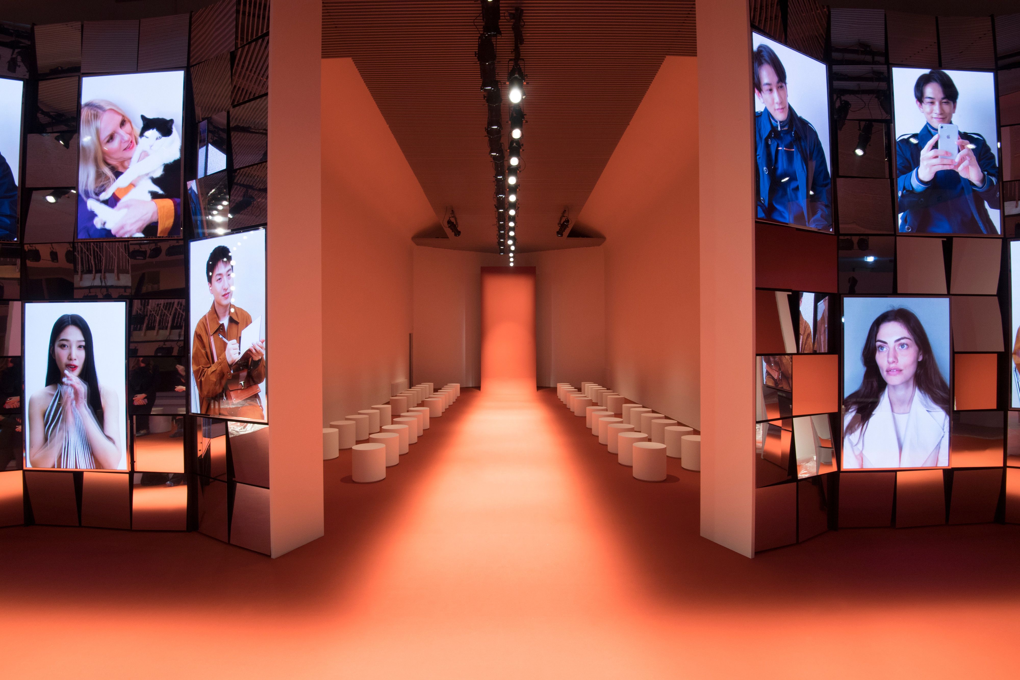 Allestimento sfilata Tod's Fall Winter 2022 Milano Fashion Week 2022