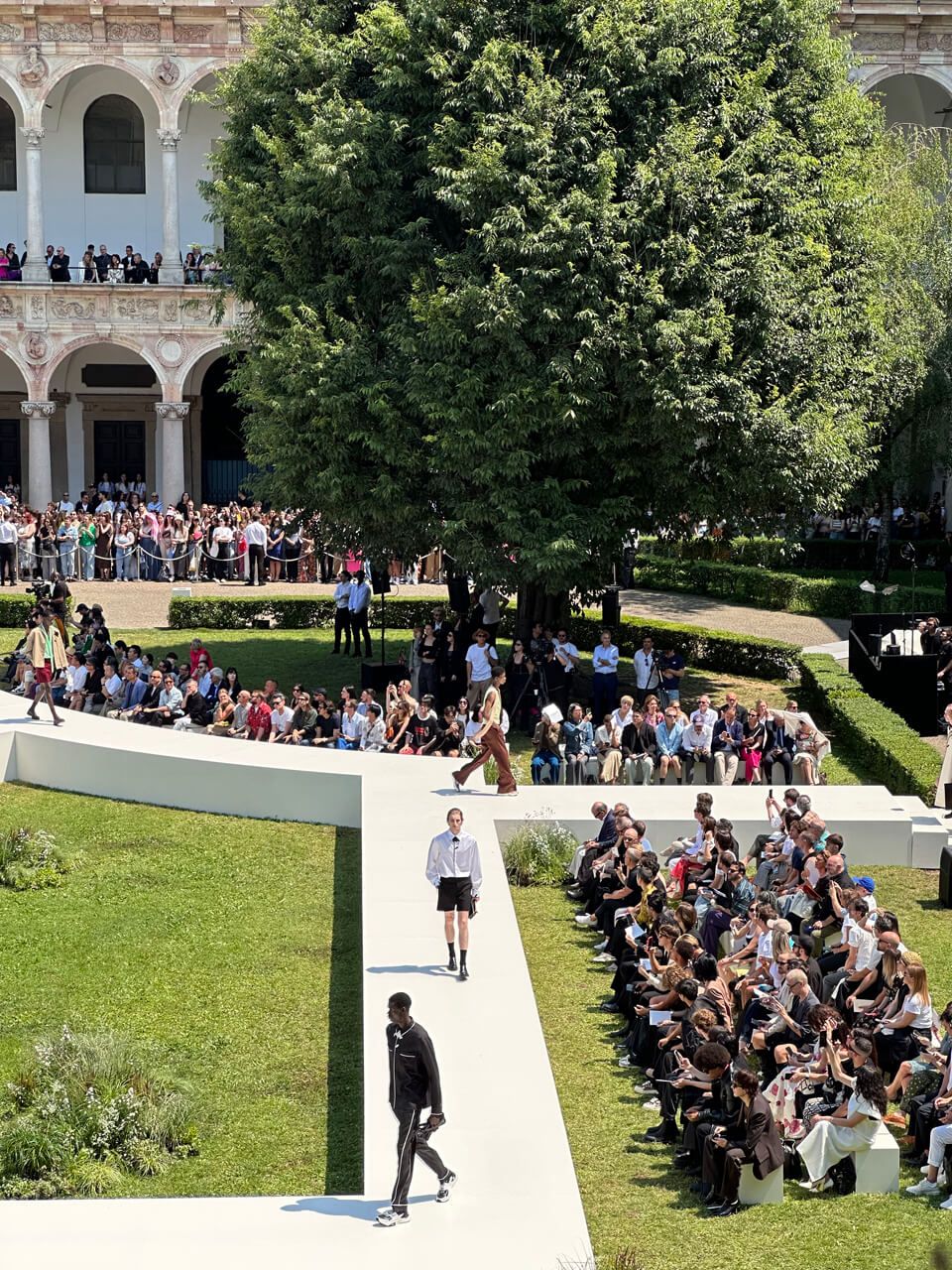 Valentino moda uomo giugno 2023